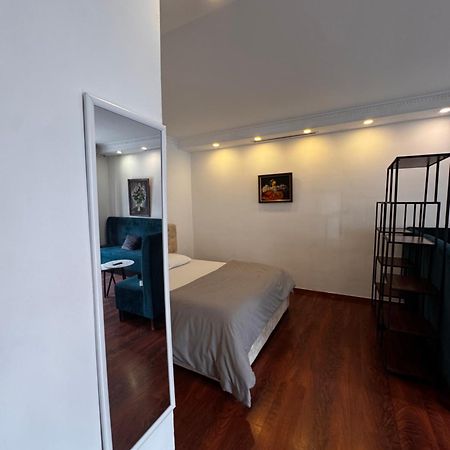 Studio In Bllok Тирана Экстерьер фото