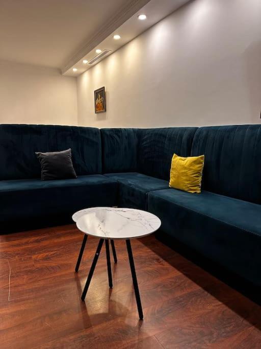 Studio In Bllok Тирана Экстерьер фото