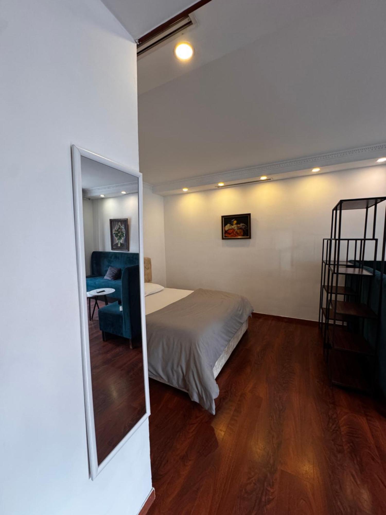 Studio In Bllok Тирана Экстерьер фото